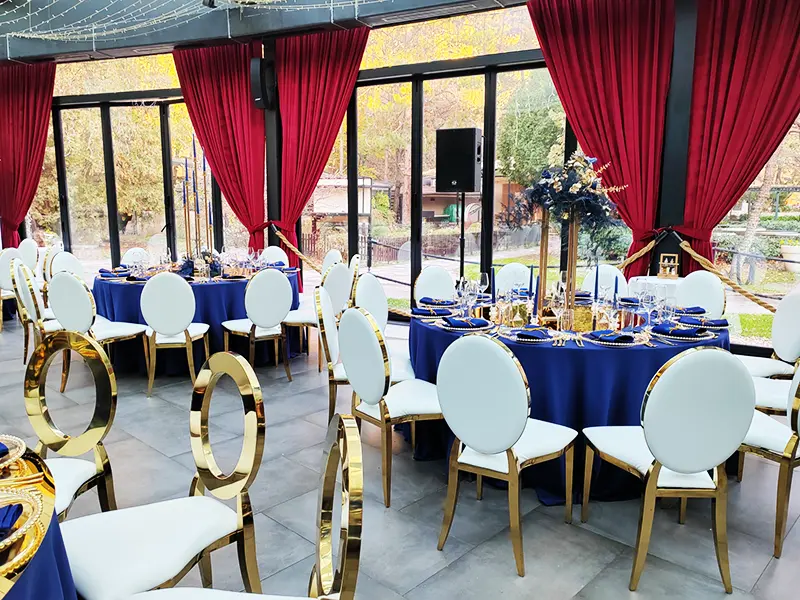 Medaljon stolice su izjava stila, poruka o vašem ukusu i direktan put ka stvaranju atmosfere koja oduzima dah. Detalj koji menja sve!