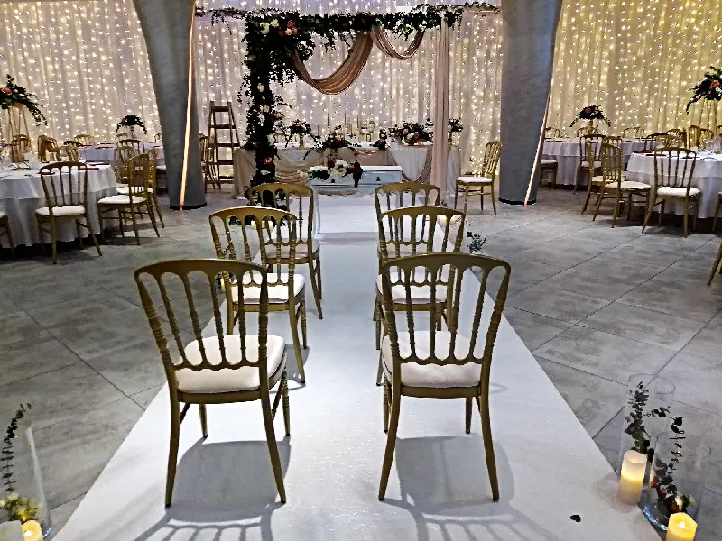 Napoleon stolice se koriste u najluksuznijim svetskim hotelima, na crvenim tepisima, gala večerama i venčanjima širom sveta.