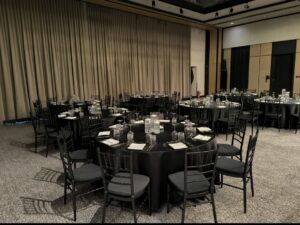 Iznajmljivanje crnih stolica